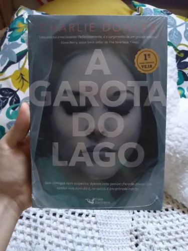 Livro "A garota do lago" NOVO
