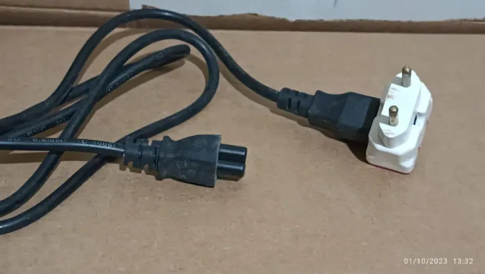 Cabo triplo com adaptador