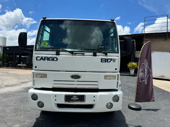 Ford Cargo 1317 toco caçamba