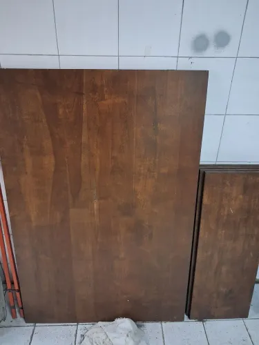 Mesa de madeira maciça 