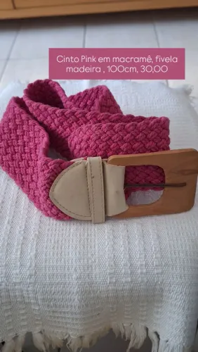 Cinto Pink em Macramê com Fivela de Madeira