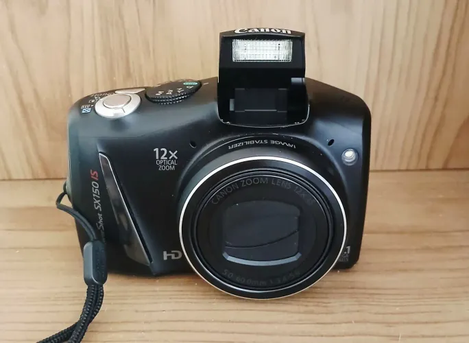 Vende-se Máquina digital Canon PowerShot SX150 IS