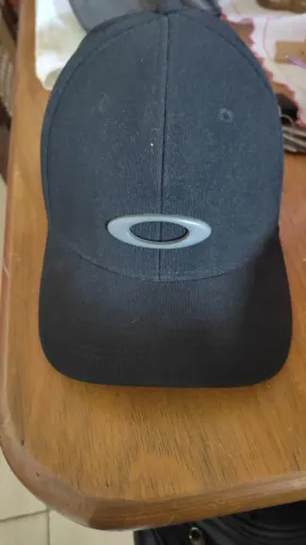 Boné Oakley Preto