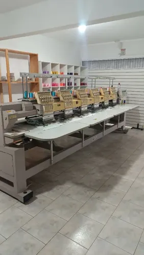 Máquina de bordar bordadeira SWF 6 cabeças