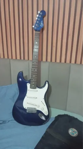 Guitarra semi nova 