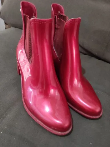 Bota vermelha
