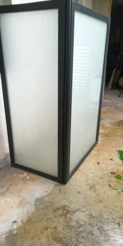 Biombo em alumínio/vidros leitoso 
