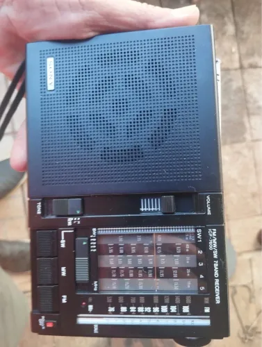 Rádio Sony raro, próprio para rádio escuta 