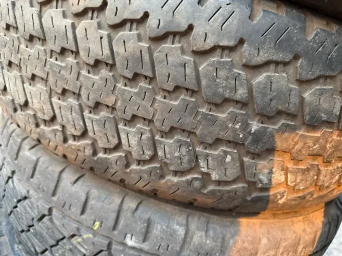 Pneu 235/70/16 Wrangler 65 % de vida útil