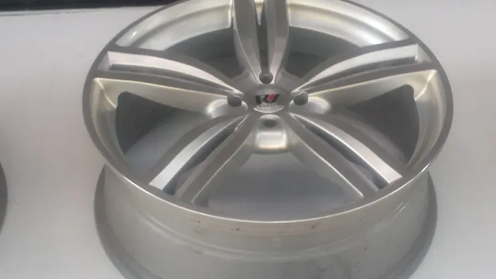 Rodas de liga leve esportivas Prata aro 20 Volkswagen 4x100 Nkvas tala 7