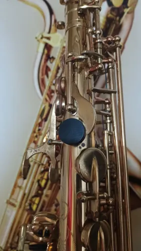 Apoio do polegar saxofone mão esquerda