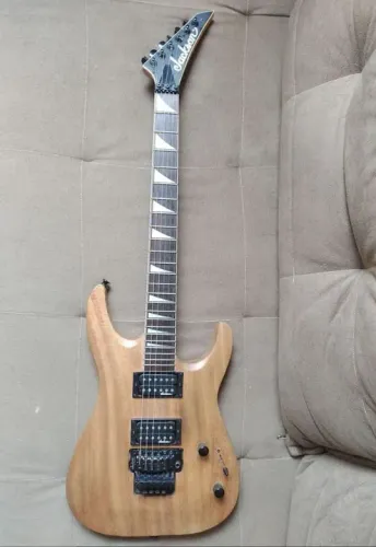 Guitarra Jackson JS32 Dinky Arch Top DKA