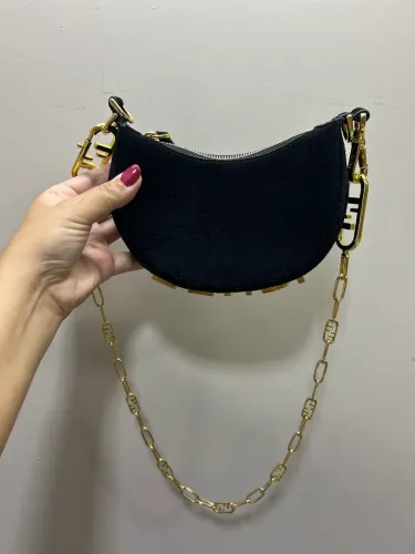 Bolsa Fendi preta ( primeira linha italiana ) 