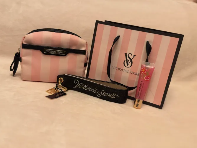 Vendo kit Necessárie + Gloss + Chaveiro Victoria Secrets 