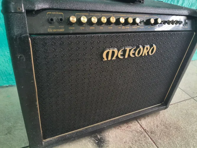 Amplificador meteoro 2x12 200 W precinho