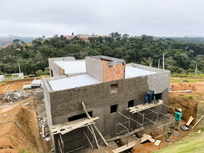 CHÁCARA COM CASA NOVA EM CONSTRUÇÃO EM IGARATÁ
