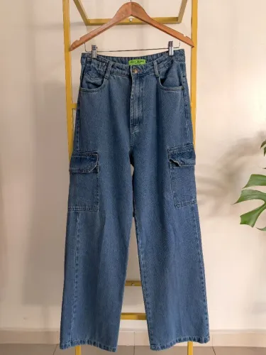 Calça jeans Wide Leg Cargo