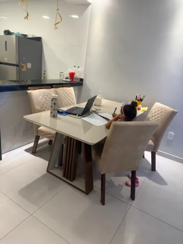 Vendo mesa com 6 cadeiras