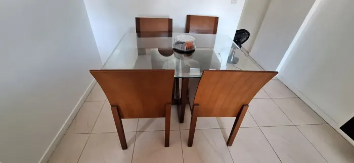 Cadeira de madeira maciça para mesa de jantar, valor unitário. 