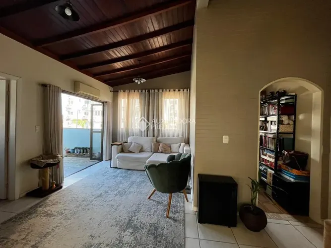 Duplex para venda tem 130 m², com 3 quartos, bairro Tristeza - Porto Alegre - RS