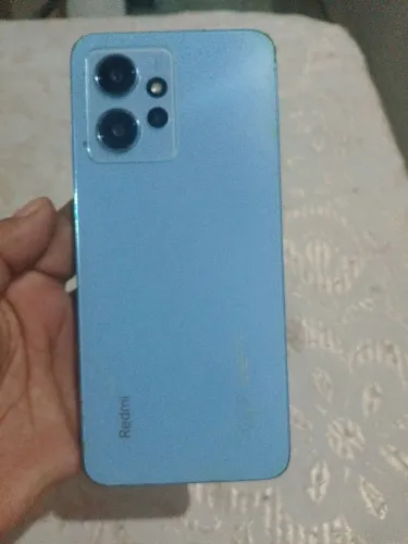 Celular com a tela quebrada
