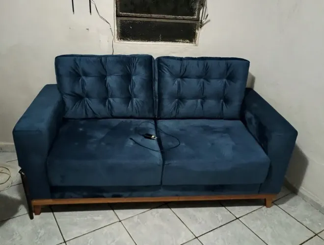 Sofá retrô usado em boas condições