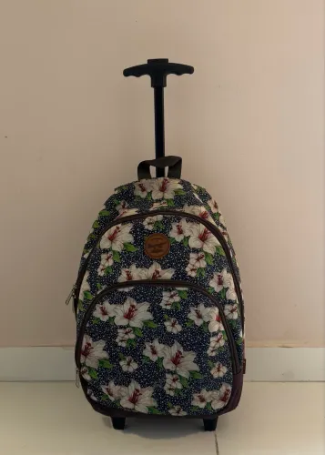 mochila escolar feminina floral camelia com rodinha azul escura - bagaggio
