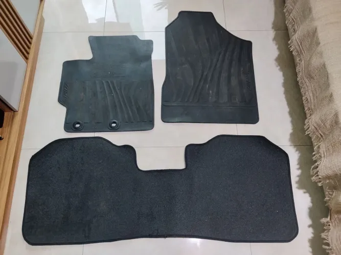 Kit Tapetes Originais para Toyota Yaris Hatch e Sedan