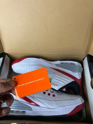 Tênis Air Jordan MAX AURA 5 TAM 44