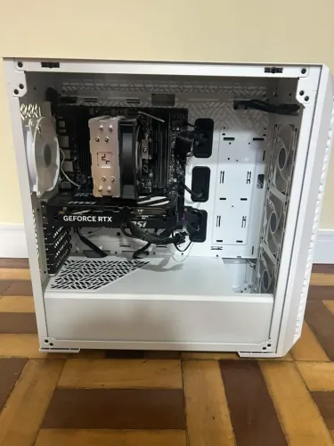 PC Gamer Ryzen 7 5700x3d + RTX 5060ti