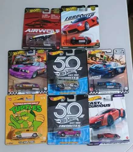 Lote Com 8 Hot Wheels Premium Velozes Temáticos Ferrari 1/64