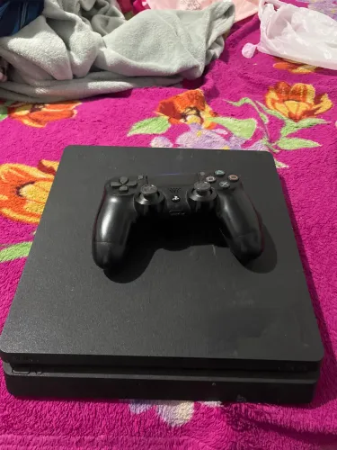 PS4 Slim com defeito no HD - Acompanha cabos e controle original