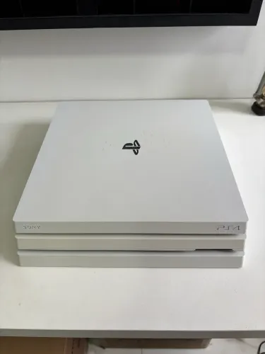 PS4 Pro White Edição Especial  (pra conserto)
