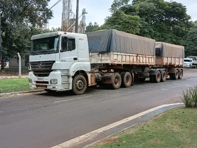 Vendo cavalo axor 2540 com bicacamba 2014