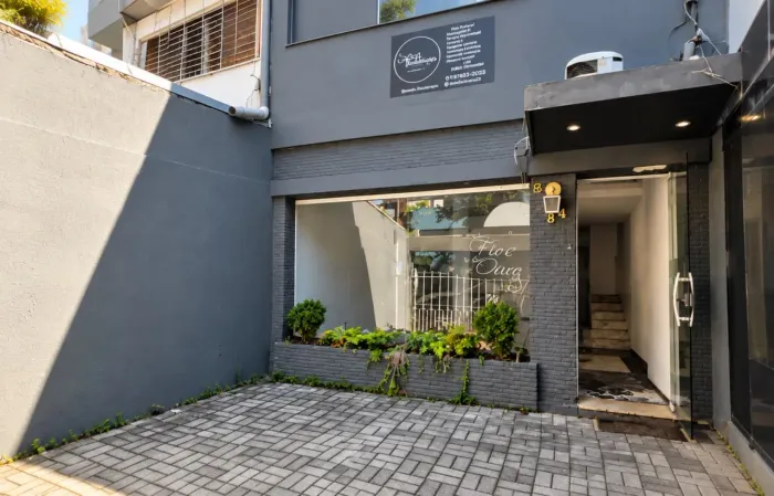 Loja na Alameda dos Guaramomis, 84 2 m²