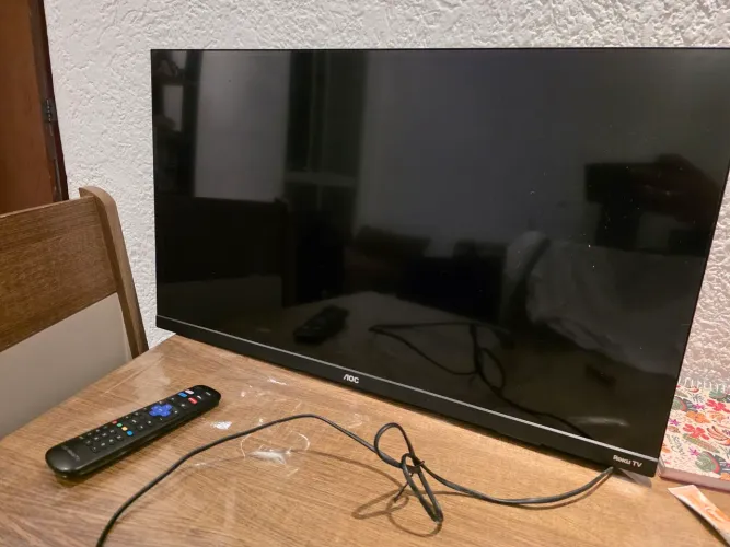 AOC Roku TV 32"