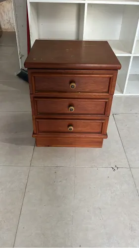 Cômoda pequena