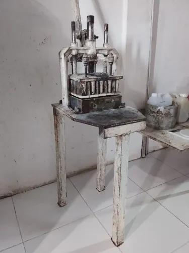 Vendo cilindro, masseira, modeladora de pão, forno turbo, batedeira industrial. Padaria 