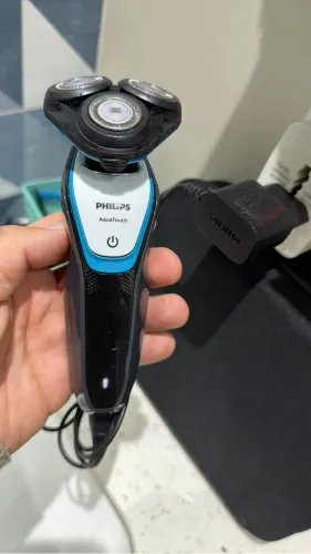 Barbeador Phillips AcquaTouch