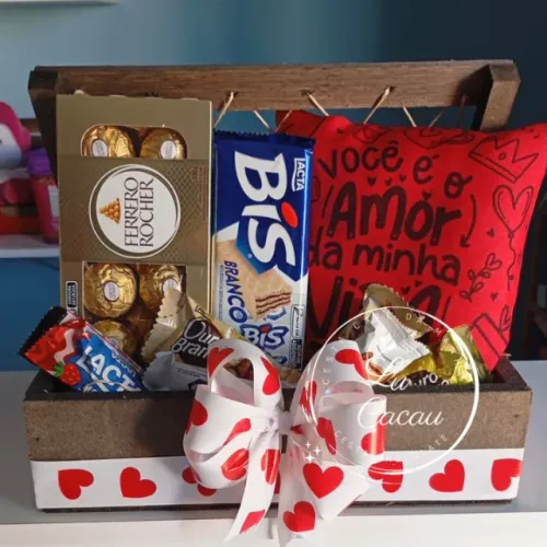 Cesta chocolate + Ferreiro Rocher e Almofada