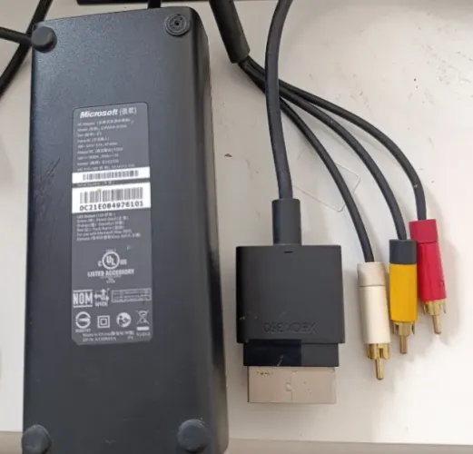 Fonte energia e cabo Av Xbox 360