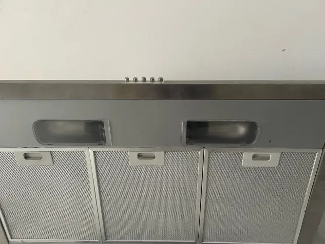 Coifa Electrolux 90 cm faltando as tampas da chaminé