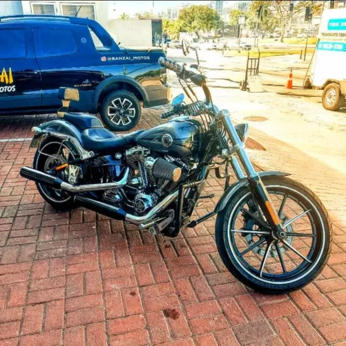 HARLEY DAVIDSON BREACKOUT 2015 (CONSIDERO TROCA POR VEICULO MESMA FAIXA $))