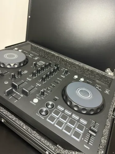 Controladora DDJ FLX4