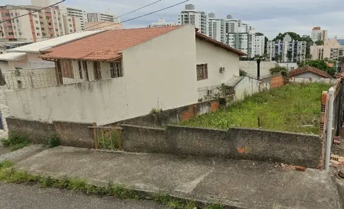 Terreno com 310m² no Jardim Atlântico