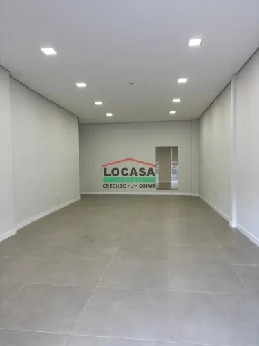 Aluga-se sala comercial no Centro de Itajaí - próximo a Beira Rio