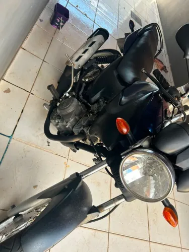 Vendo Moto Factor 125 Doc em dia, moto boa para o dia a dia