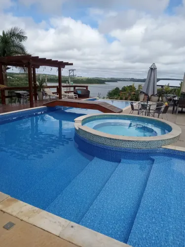 Limpeza e tratamento de piscinas 