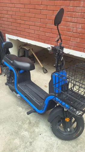 Autopropelido Moto Elétrica BEE U1 2024 em perfeito estado