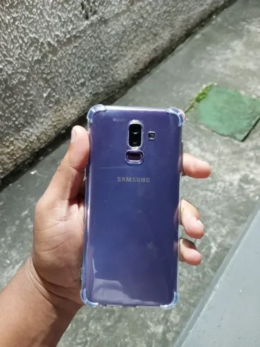 Samsung J8